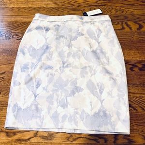 NWT: BananaRepublic Pencil skirt w/blue details